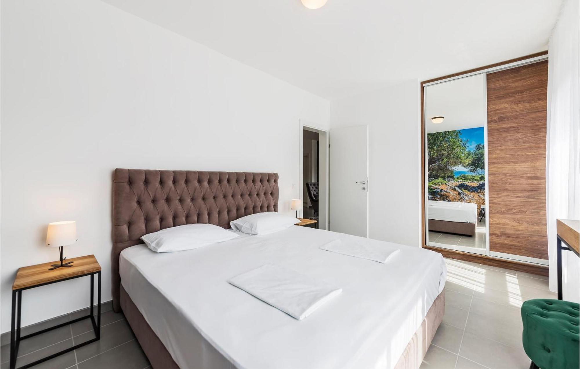 Amazing Apartment In Premantura With Kitchen Exteriér fotografie