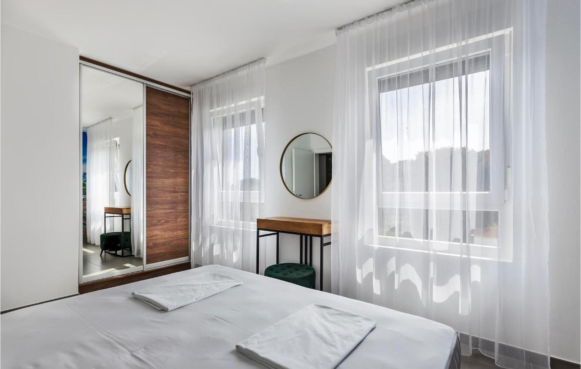 Amazing Apartment In Premantura With Kitchen Exteriér fotografie