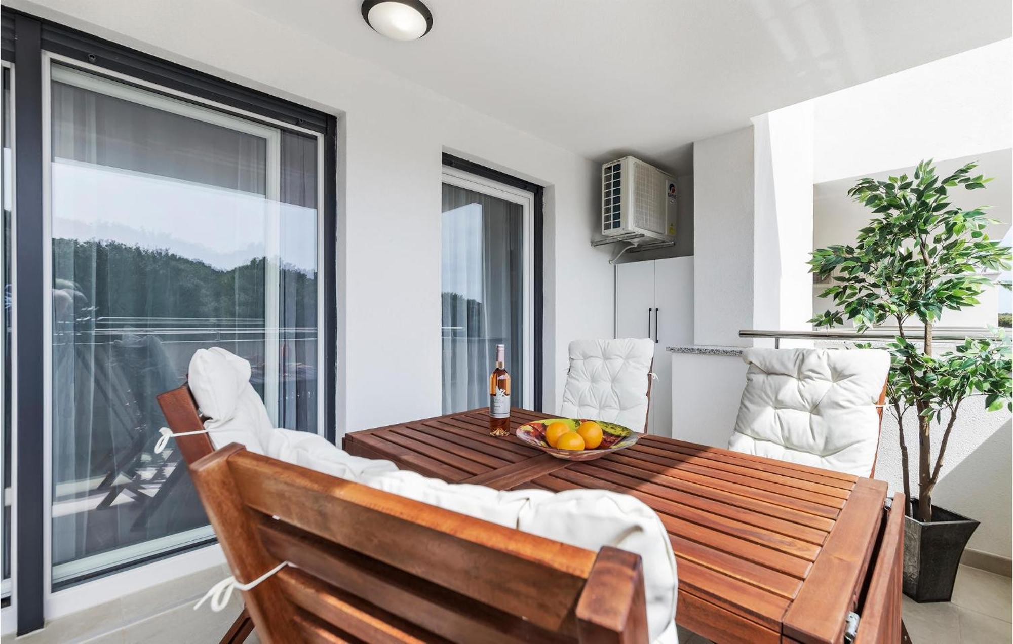 Amazing Apartment In Premantura With Kitchen Exteriér fotografie