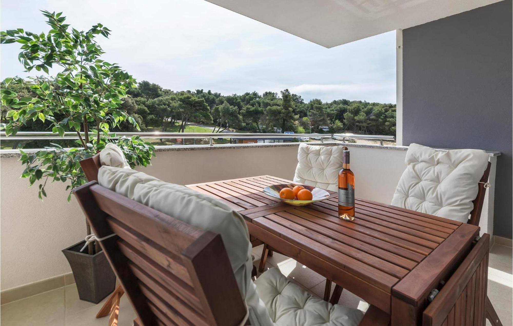 Amazing Apartment In Premantura With Kitchen Exteriér fotografie
