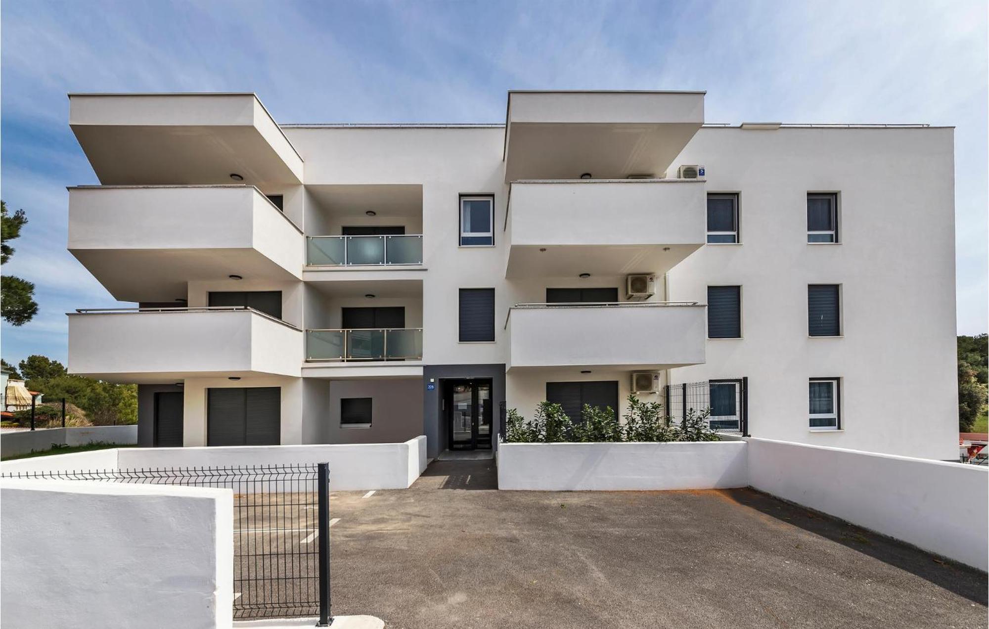 Amazing Apartment In Premantura With Kitchen Exteriér fotografie